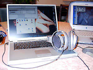 PowerBook G4, SONY MDR-F1